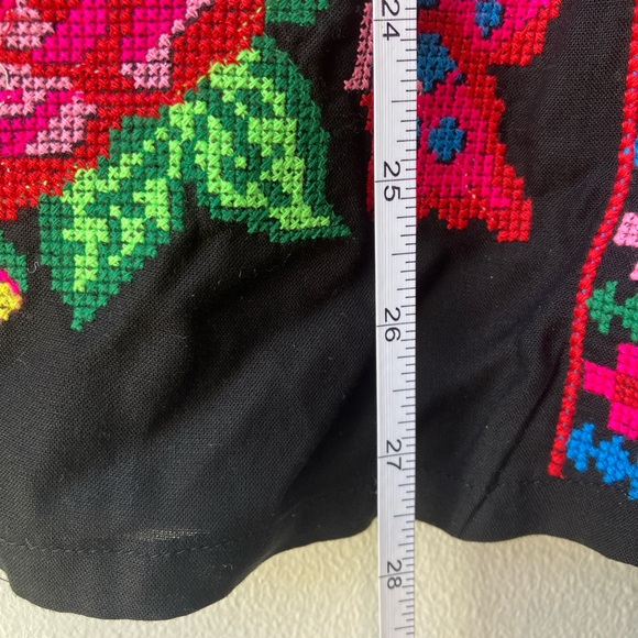 NWT Embroidered Blouse - Picture 7 of 9
